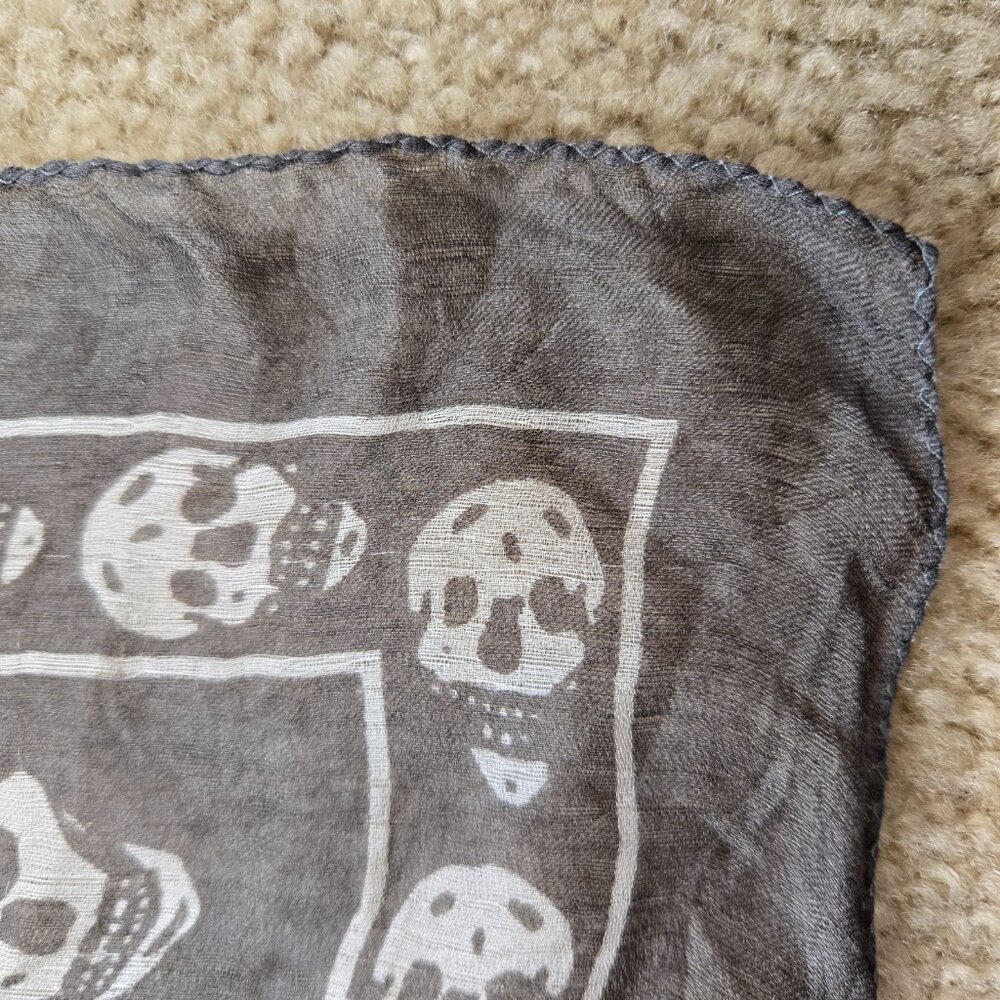 Alexander McQueen Silk Skull Scarf Dark Grey - Picture 3 of 8